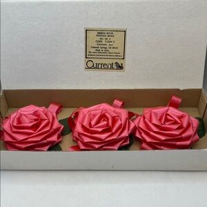 Current Vintage Set of 3 Ribbon Roses
